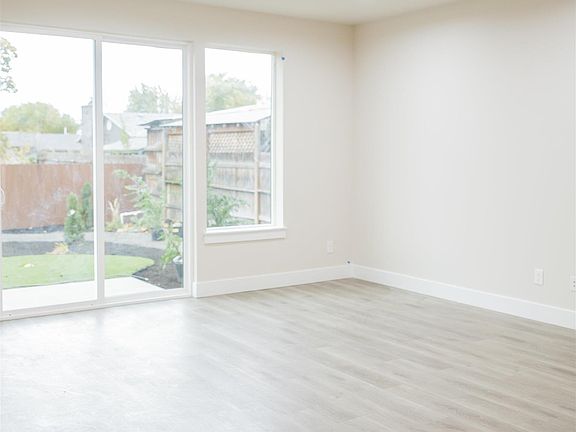 5th image of 209 Victoria St