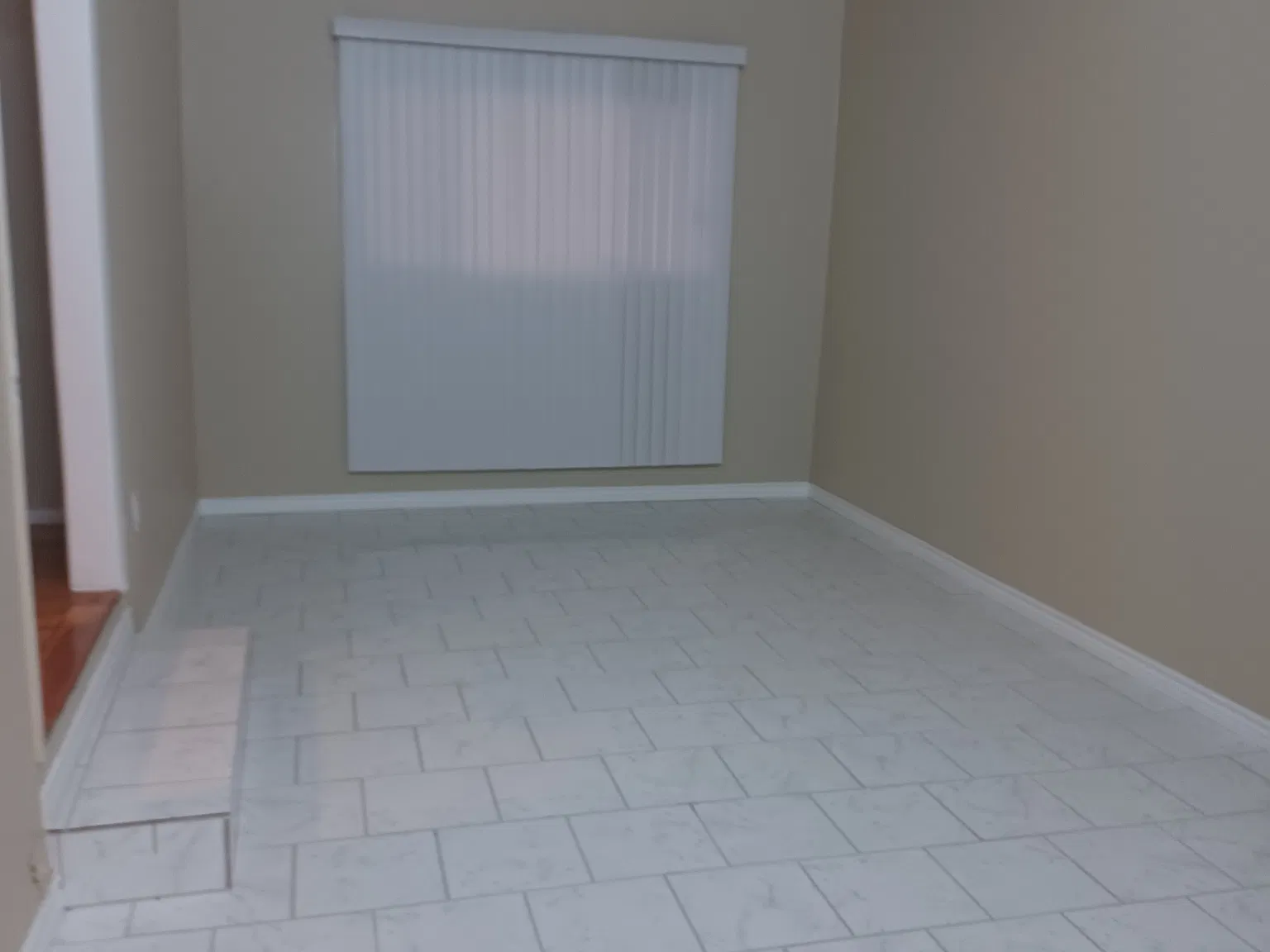 208 Acoma — Photo 4
