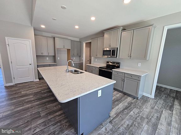 4th image of 3 Birchwood Ln