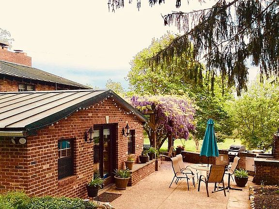Outdoor patio and kitchen