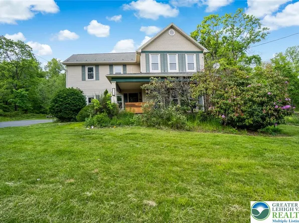 560 W Center St, Wind Gap, PA 18091