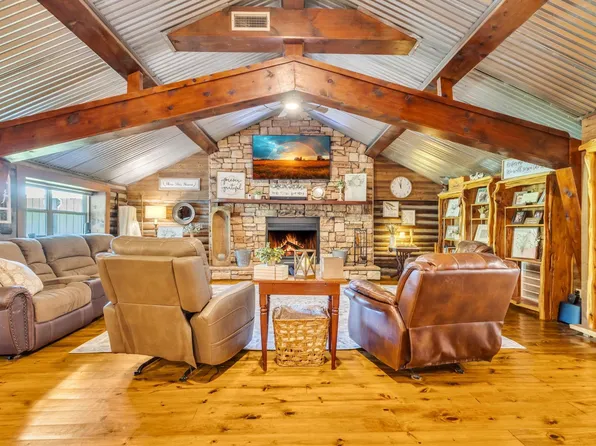 8743 Ranch Rd, Village Mills, TX 77663