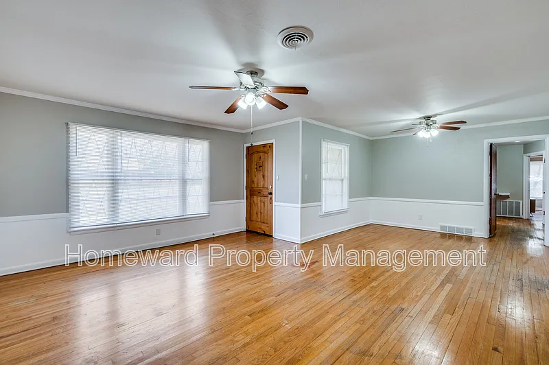 3 bed, 1.0 bath, 1343 sqft, $1,695 — Photo 2