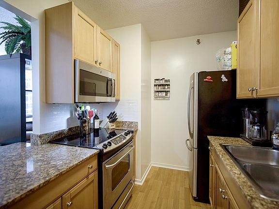 4th image of 400 N La Salle Dr #O611th