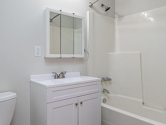 5th image of 10211 47th Ave SW #B