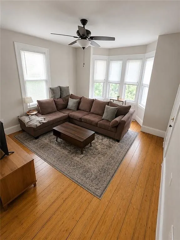 4 bed, 1.0 bath, 1200 sqft, $2,995 — Photo 4