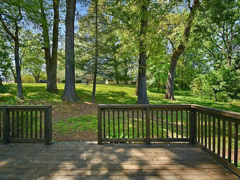 309 Rickenbacker Dr — Photo 17