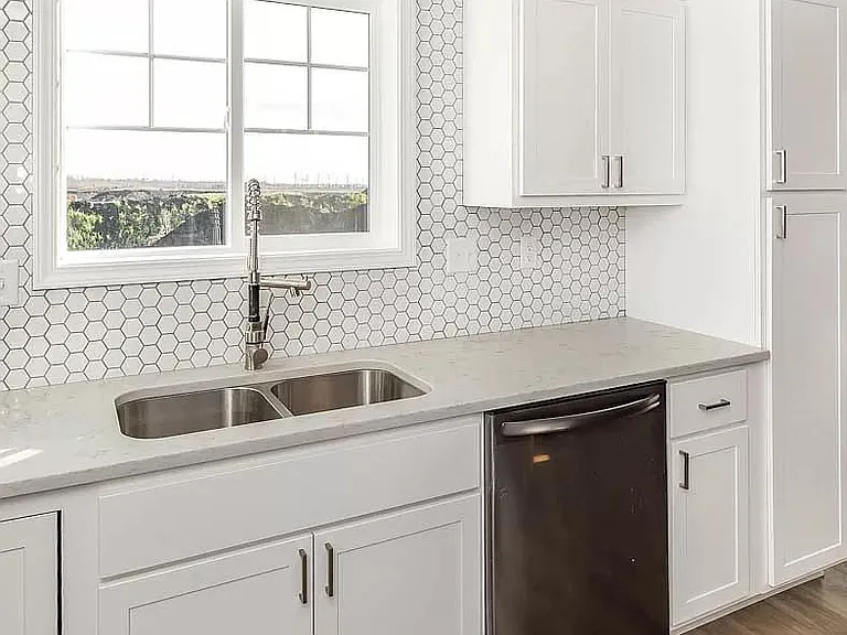 820 Cathy Dr W — Photo 22