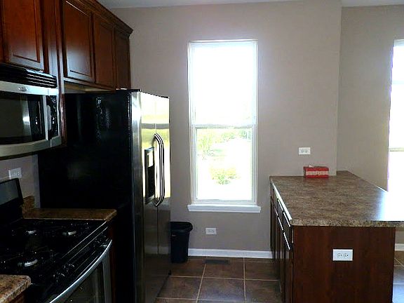 4th image of 337 N Commerce St