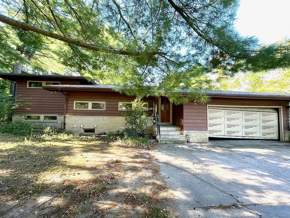 1st image of 608 Elm Ave W