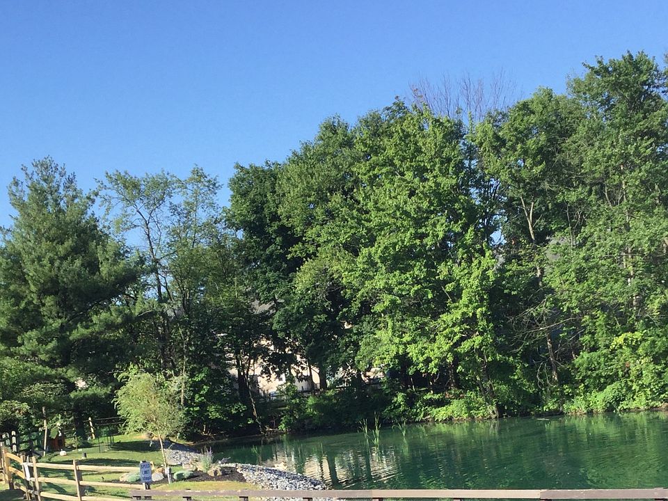 2nd image of 575 Ponds Edge Ln