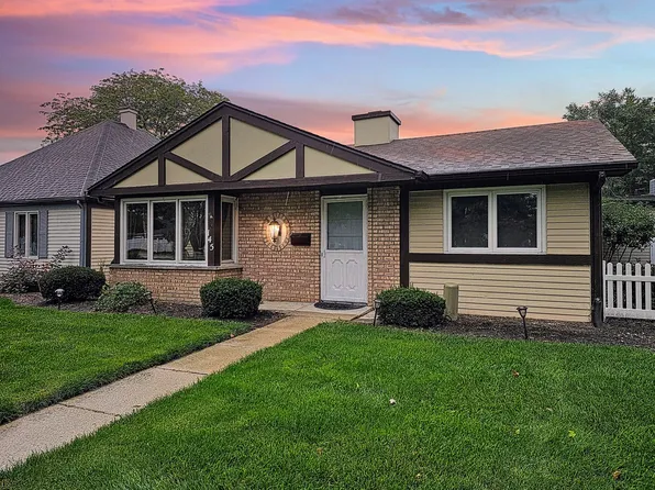 145 Garden Dr, Montgomery, IL 60538