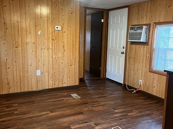 3rd image of 130 Fleming Ln