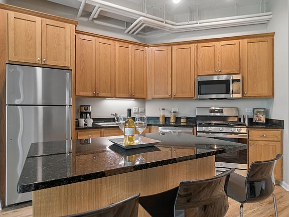 3rd image of 1919 S Michigan Ave Unit 200