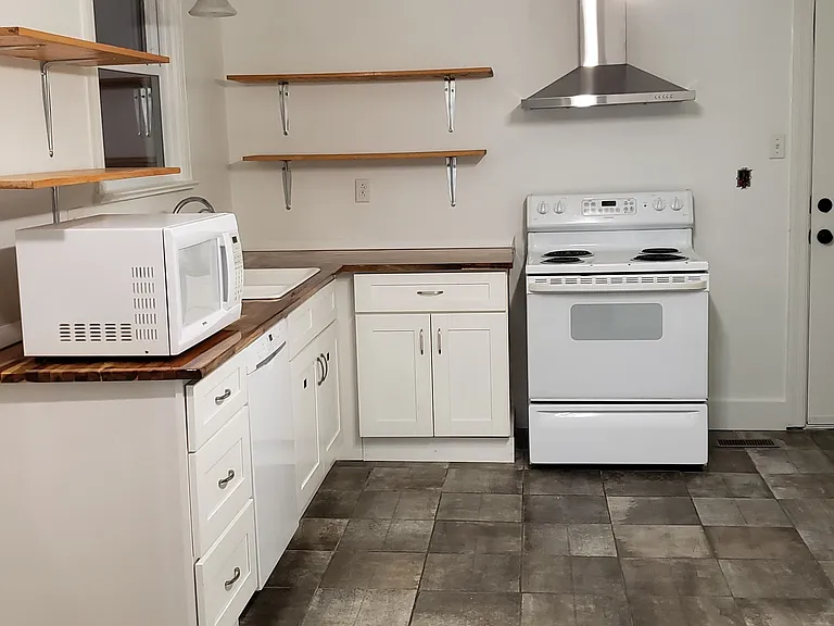 1507 Spence Ct — Photo 4