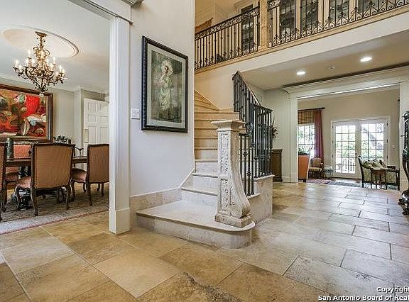 2nd image of 360 Paseo Encinal St