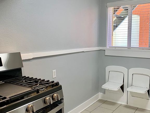 5th image of 208 High St NE Unit L