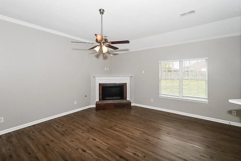 3 bed, 2.0 bath, 1606 sqft, $1,880 — Photo 4