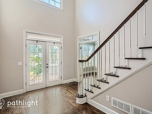 3rd image of 600 Creekbank Ct