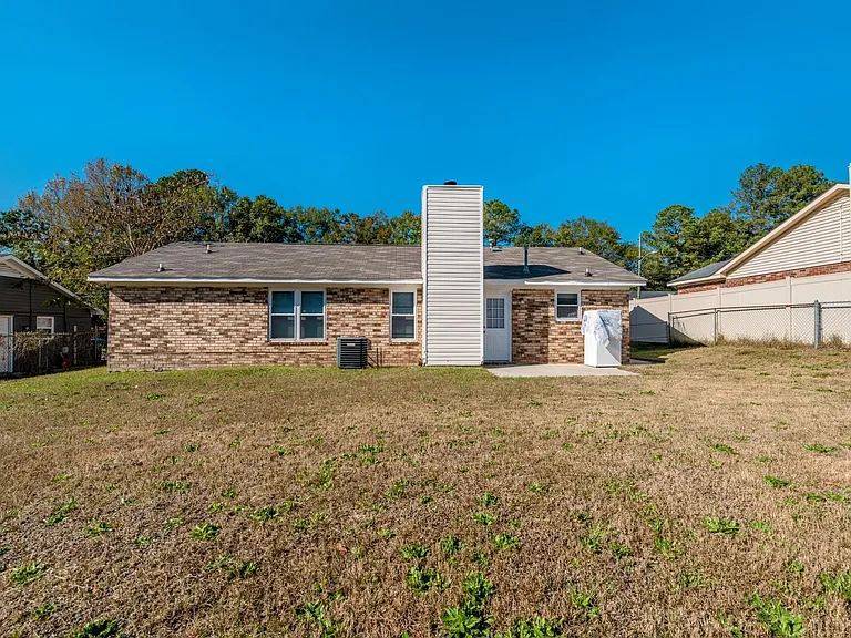 2937 Dahlia Dr — Photo 32