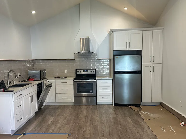 12642 Martha St — Photo 5