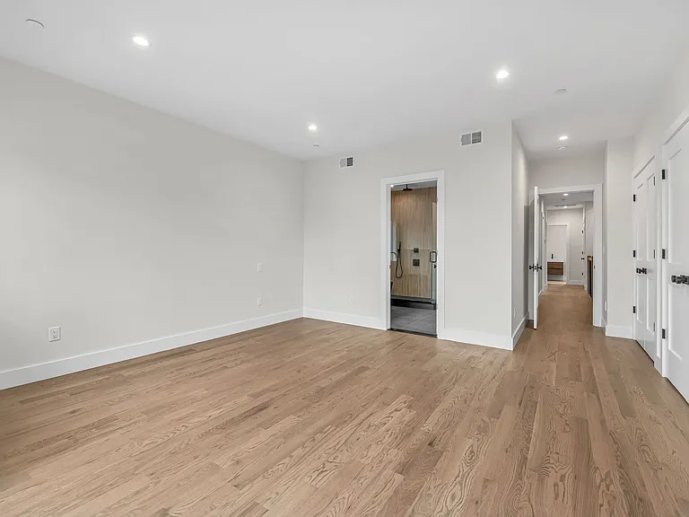 55 Washington Ave — Photo 24
