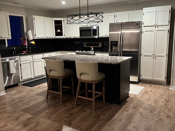 3rd image of 104 Aspenwood Dr