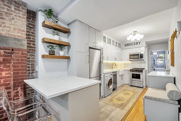 Sold by R New York | media 1