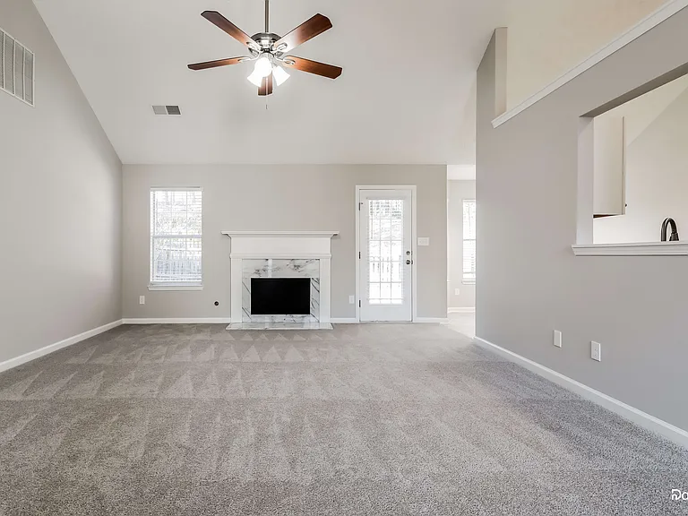 2323 Heatherton Cir — Photo 4