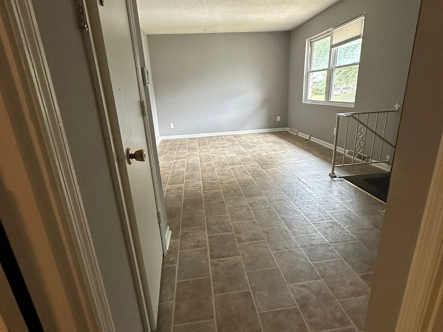 3 bed, 1100 sqft, $1,200 — Photo 4