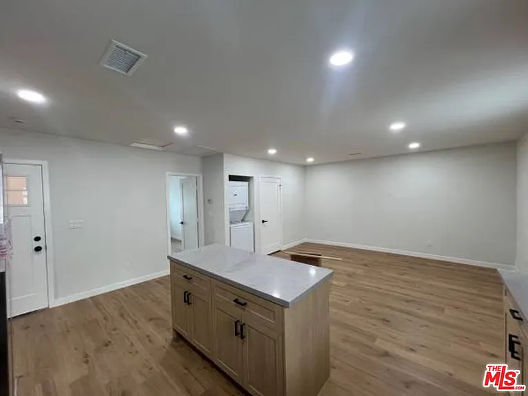 4852 Topanga Canyon Blvd — Photo 17