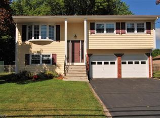 27 Ledgewood Rd, Flanders, NJ 07836