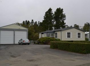 135 N 4th St, Lakeside, OR 97449