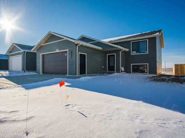 3611 Calvin Dr, Dickinson, ND 58601