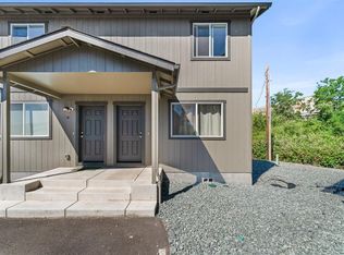 610 N Main St #4-D, Phoenix, OR 97535