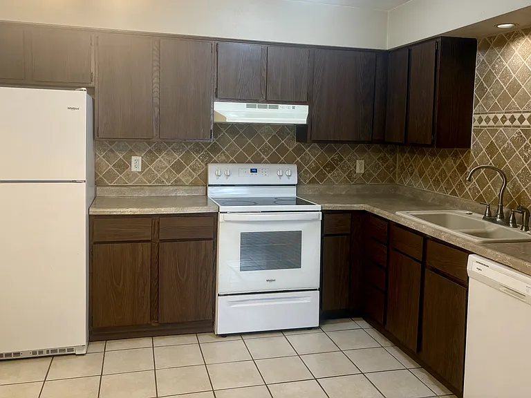 3416 W Richwoods Blvd — Photo 6