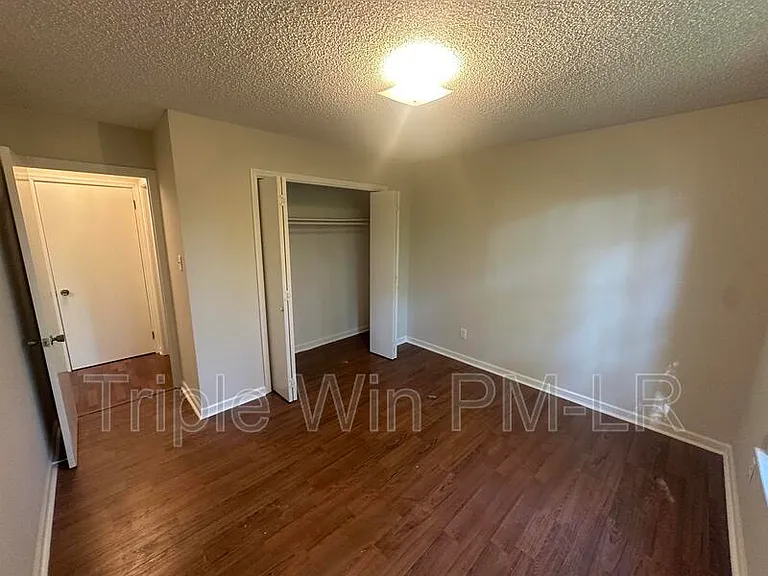 5900 Foxboro Dr — Photo 20