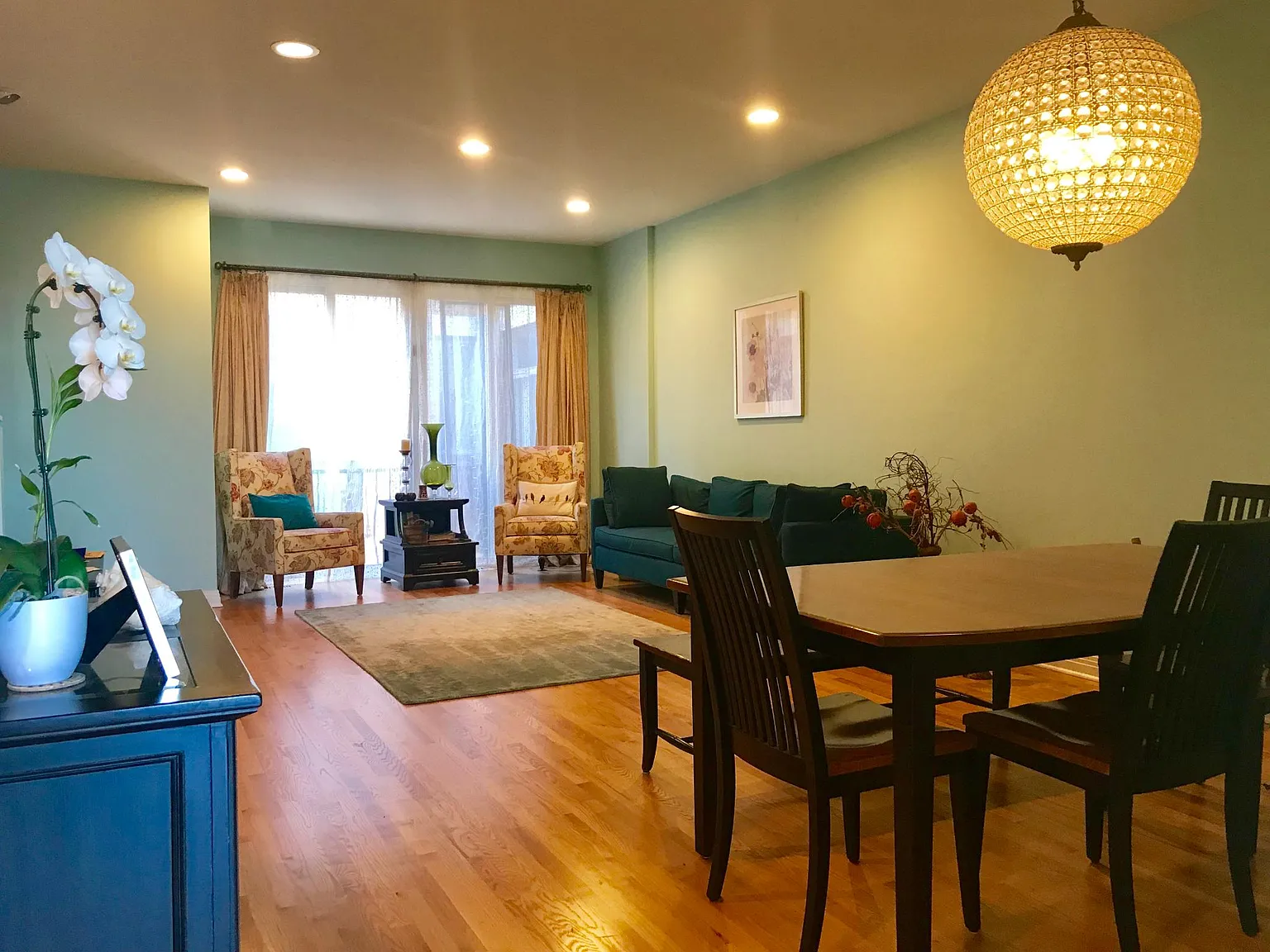 4 bed, 2450 sqft, $5,700 — Photo 3
