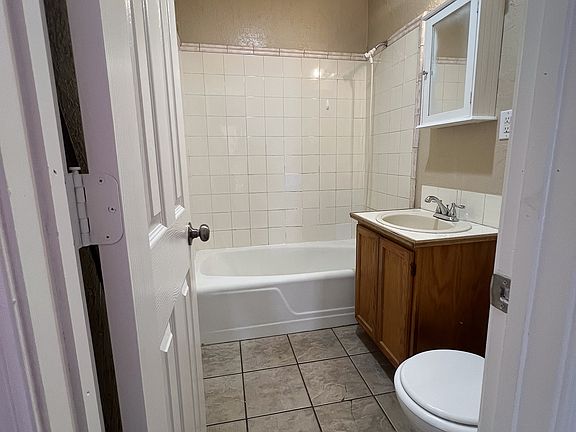 5th image of 1213 SW 25th St