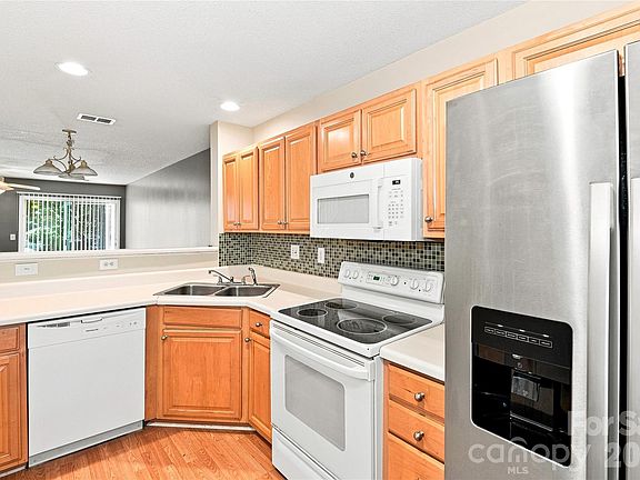 3rd image of 10728 Holly Ridge Blvd