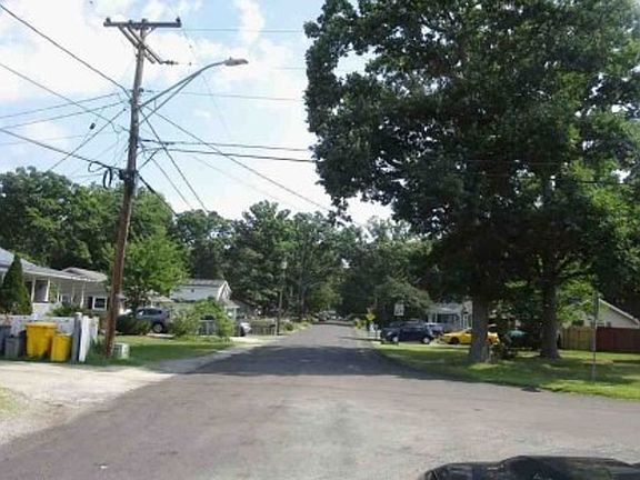 Exterior Neighborhood (street photo)