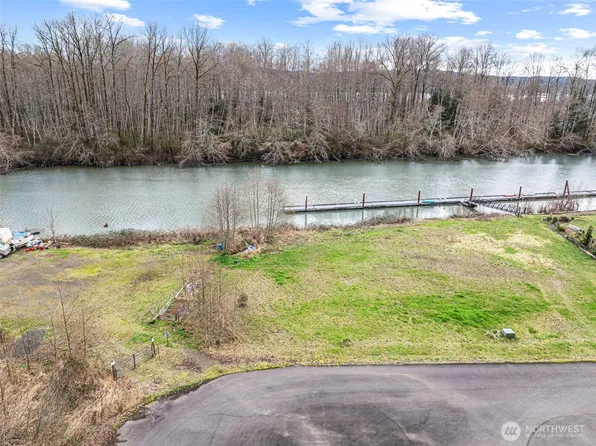 86 Marina Drive, Cathlamet, WA 98612