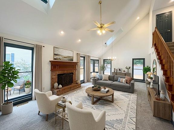 3rd image of 1825 Fairoaks Pl