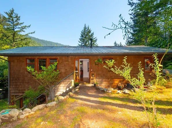 368 Eagles Nest Rd, Bowen Island, BC V0N 1G1
