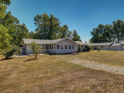 6896 N Farm Road 1, Ash Grove, MO, 65604