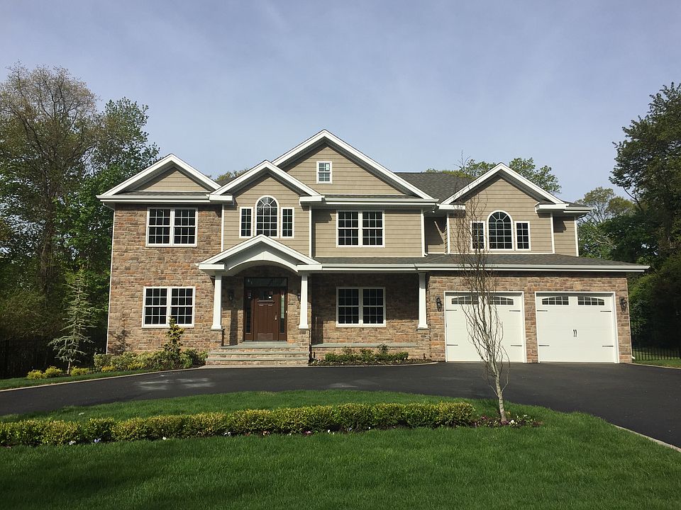 Amazing New Construct 1+Acre