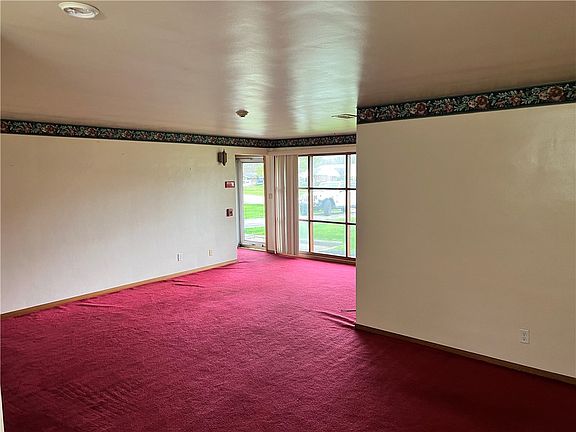 3rd image of 392 Richmond Dr