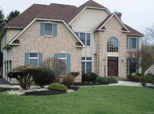 5250 Pineview Dr, Center Valley, PA 18034