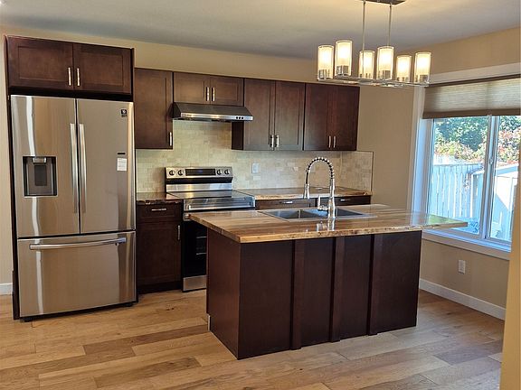 4th image of 143 Gropper Crescent #21