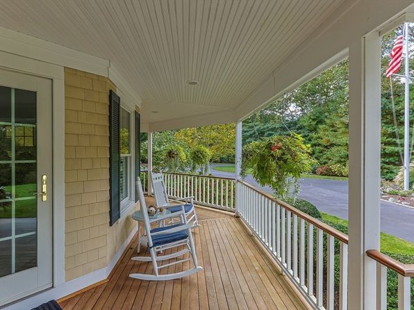 26 Walkerwoods Dr, Harwich, MA 02645